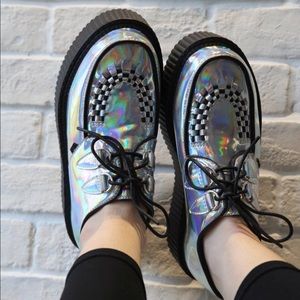 Holographic Creepers